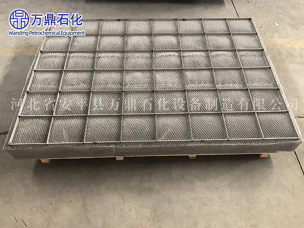 加拿大某公司采購我司玻璃纖維絲與不銹銅絲混編方形除沫器，規(guī)格多種，格柵均為圓鋼制作，數(shù)量500套